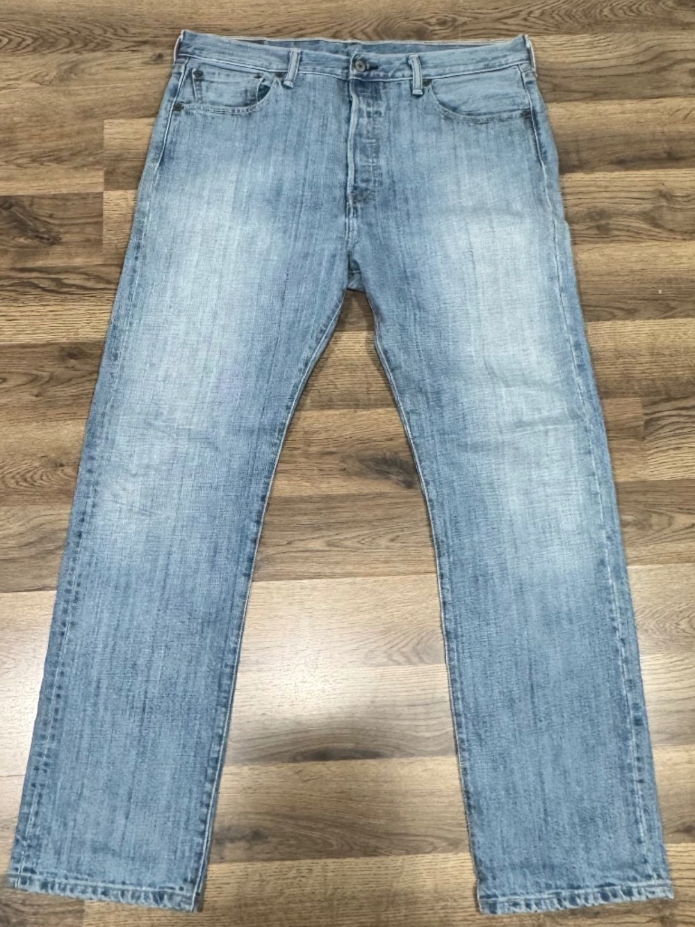 Levis 501 Original BUTTON FLY Mens 34x32 Cotton Straight Light Wash Denim Jeans